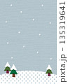 針葉樹と雪景色のアップリケ背景素材／縦型・淡グレー 135319641