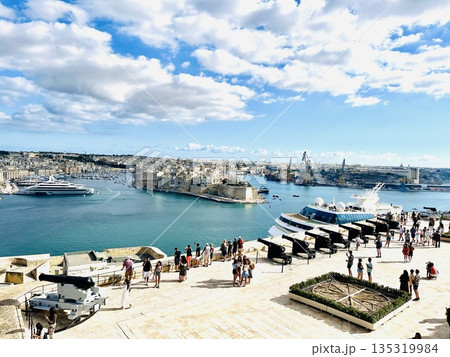 マルタ・ヴァレッタ、アッパー・バラッカ・ガーデンからの港の絶景 マルタ・ヴァレッタ、アッパー・バラッカ・ガーデンからの港の絶景 135319984