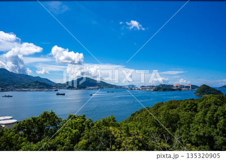 神崎神社から見る長崎湾の風景（長崎市） 135320905