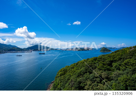 神崎神社から見る長崎湾の風景（長崎市） 135320906