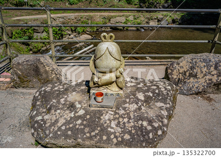 弁財天の滝の石像（錦江町） 135322700