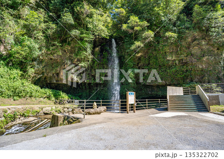 小滝(弁財天の滝)の風景 小滝(弁財天の滝)の風景 135322702