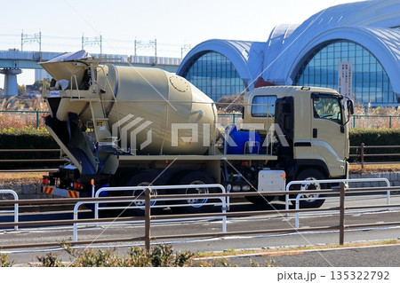 アジテータトラック(コンクリートミキサー車) イメージ アジテータトラック(コンクリートミキサー車) イメージ 135322792