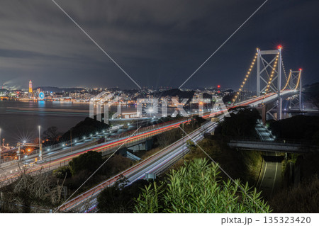 本州と九州の架け橋 関門大橋 夜景 135323420