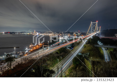 本州と九州の架け橋 関門大橋 夜景 135323423