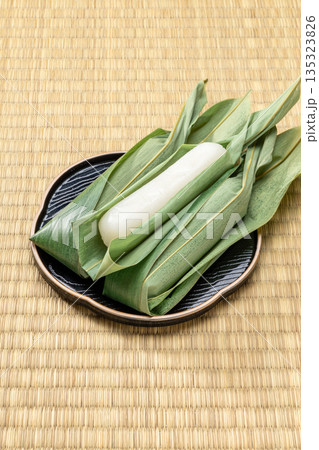 端午の節句に食べる伝統和菓子ちまき 135323826
