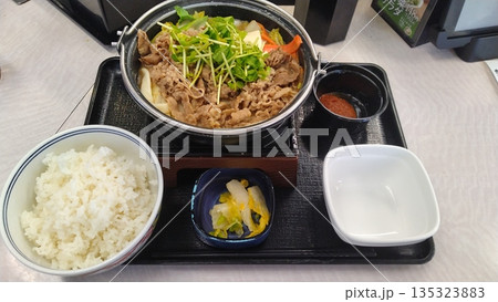 吉野家のとんこつ醤油牛鍋膳 吉野家のとんこつ醤油牛鍋膳 135323883