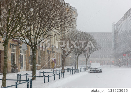 Altermarkt square Magdeburg at heavy snowfall show Rathaus architecture statues lanterns empty urban space winter storm Altermarkt square Magdeburg at heavy snowfall show Rathaus architecture statues lanterns empty urban space winter storm 135323936