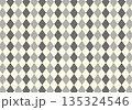 クラシックなアーガイル柄、上品なグレーとベージュの幾何学模様、ミニマルデザインの背景素材 135324546
