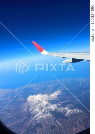 窓からの景色　飛行機 135324890