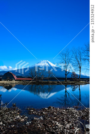 ふもとっぱらから望む冬の逆さ紅逆さ子 135324912