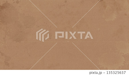 切り傷や染みの付いた古い紙のテクスチャ　ビンテージ加工　クラフト紙　背景装飾 135325637