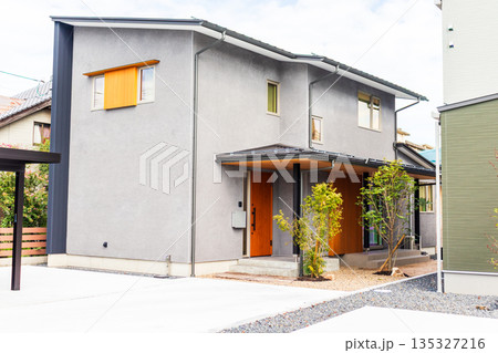 新築住宅外観 135327216