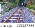 秋の夕方の鉄道とトンネル 135327266