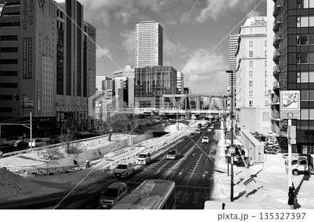 2026年1月、雪が積もった札幌中央区「新幹線駅建設現場」北4条創成川通りより「白黒」 2026年1月、雪が積もった札幌中央区「新幹線駅建設現場」北4条創成川通りより「白黒」 135327397