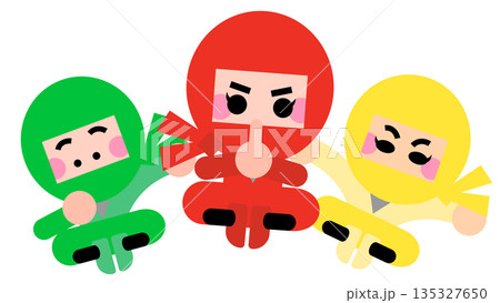 並んでポーズをとるかわいい忍者キャラクターのイラストセット 135327650