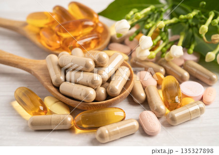 Alternative medicine herbal organic capsule drug herb. Alternative medicine herbal organic capsule drug herb. 135327898