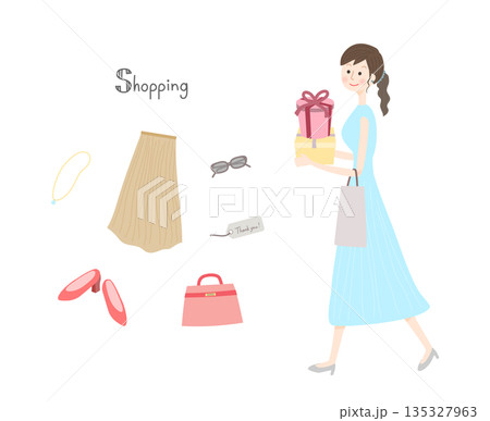 プレゼントボックスを持って歩く女性とファッション小物 プレゼントボックスを持って歩く女性とファッション小物 135327963