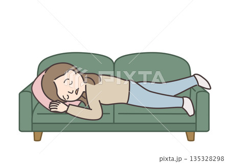ソファでうたた寝する女性のイラスト ソファでうたた寝する女性のイラスト 135328298