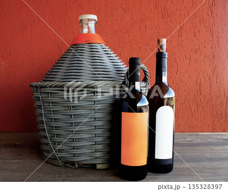 ワイン保存瓶 赤ワイン 葡萄酒 ボトル ワインカラー 135328397