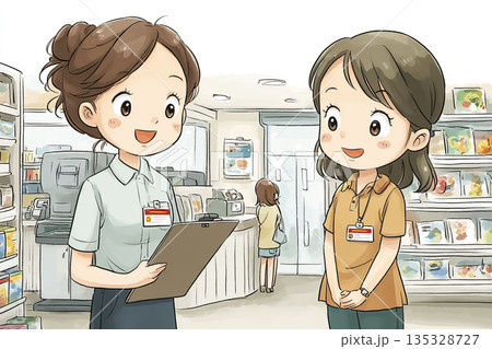 コンビニ店内で新人スタッフを指導する女性店員の教育シーン｜研修・OJTイメージ 135328727