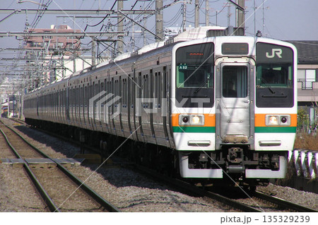 ［JU］高崎線211系電車（15両編成：グリーン車無し） 135329239