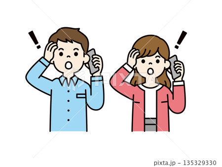 ビックリした表情でスマートフォンで話す、若い男女・夫婦のベクターイラスト素材セット＿カラー 135329330