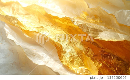 和紙の質感と金箔の輝きが美しい高級和風背景 135330695
