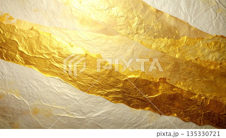 和紙の質感と金箔の輝きが美しい高級和風背景 135330721