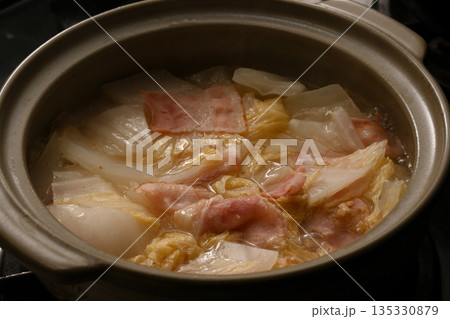 白菜とベーコンの柚子こしょう蒸し 白菜とベーコンの柚子こしょう蒸し 135330879