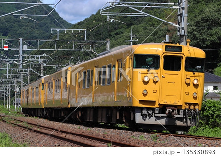 ［JR-V］伯備線115系電車（ワンマン車4両編成） 135330893