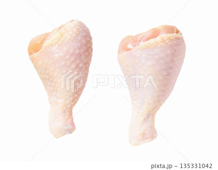 chicken drumstick isolated.raw chicken legs isolated, top view. 135331042