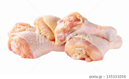 bunch raw chicken drumsticks isolated. 135331058