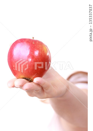 Red apple fruit on hand Red apple fruit on hand 135337837