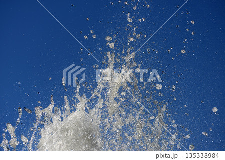 噴水 水しぶき 噴水 水しぶき 135338984