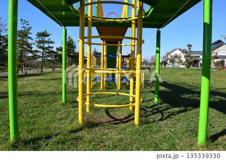 児童公園の遊具 児童公園の遊具 135339330