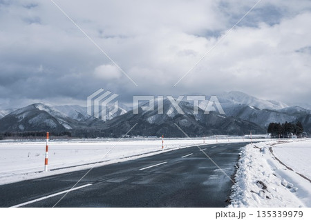 厳冬期の裏磐梯の雪景色 135339979