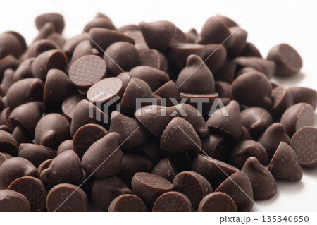 チョコチップ　製菓材料 135340850