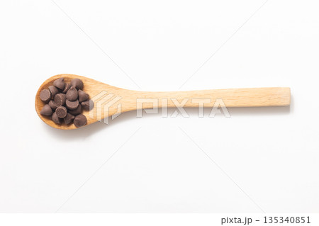 チョコチップ　製菓材料 135340851