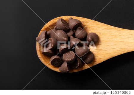 チョコチップ　製菓材料 135340866