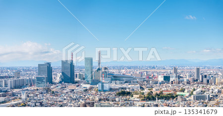 空撮「埼玉県」さいたま新都心と富士山の風景　冬 135341679