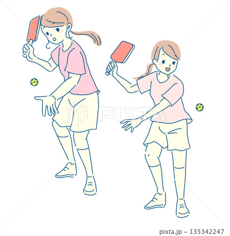 ピックルボールを楽しむ女性のイラストセット 135342247