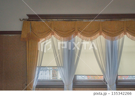 江戸から明治昭和初期にかけて高級織物丹後ちりめんが隆盛を極めたちりめん街道の街並みを撮影 135342266