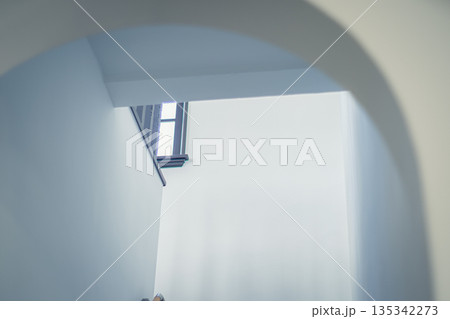 江戸から明治昭和初期にかけて高級織物丹後ちりめんが隆盛を極めたちりめん街道の街並みを撮影 135342273