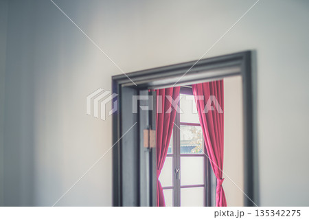 江戸から明治昭和初期にかけて高級織物丹後ちりめんが隆盛を極めたちりめん街道の街並みを撮影 135342275