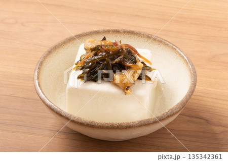 冷や奴(帆立入り松前漬け) 冷や奴(帆立入り松前漬け) 135342361
