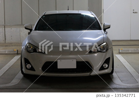 白い国産スポーツカー　イメージ 135342771