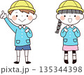 スモックを着た子どもたち 135344398