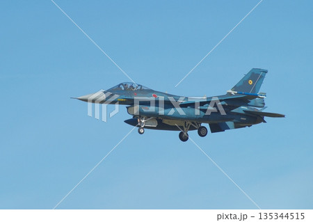 着陸態勢の第6飛行隊のF-2A 着陸態勢の第6飛行隊のF-2A 135344515
