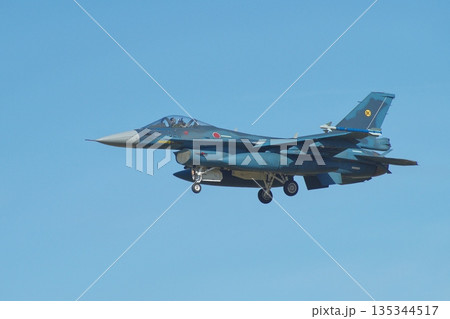 着陸態勢の第6飛行隊のF-2A 着陸態勢の第6飛行隊のF-2A 135344517